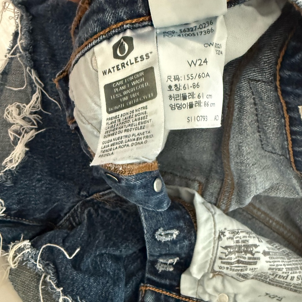 Women’s Levi 501 shorts - Picture 3 of 4